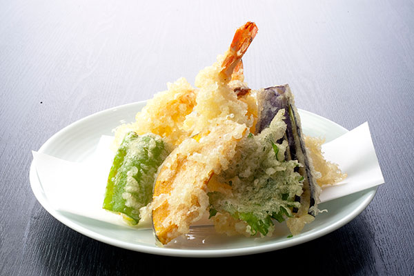地魚と海老の天ぷら盛合せ